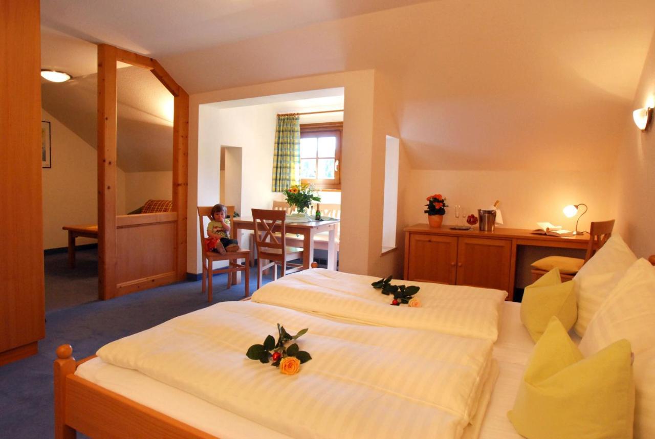 Dachstein West Hotel Gmbh-Kirchenwirt Russbach Russbach am Pass Gschutt Bagian luar foto