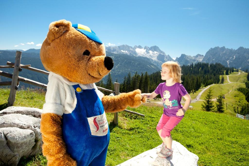 Dachstein West Hotel Gmbh-Kirchenwirt Russbach Russbach am Pass Gschutt Bagian luar foto